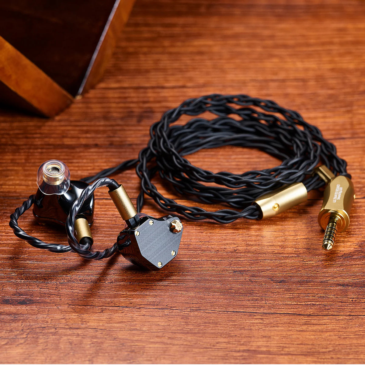 UM Mest Jet Black - Dreamy Cable